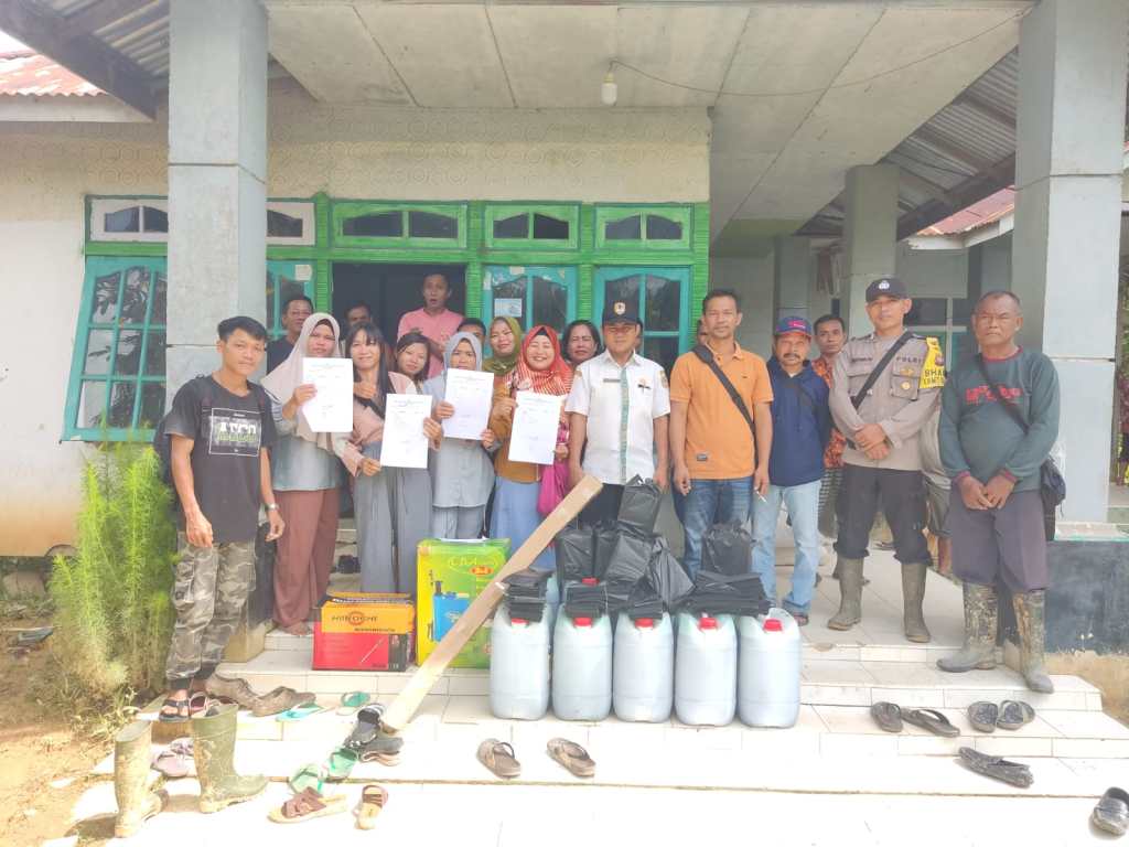 Seketaris Camat:Karyanto SP.MSI Hadir Dalam Penyaluran Ketahanan Pangan DD di Desa Batu&nbsp;Ampar