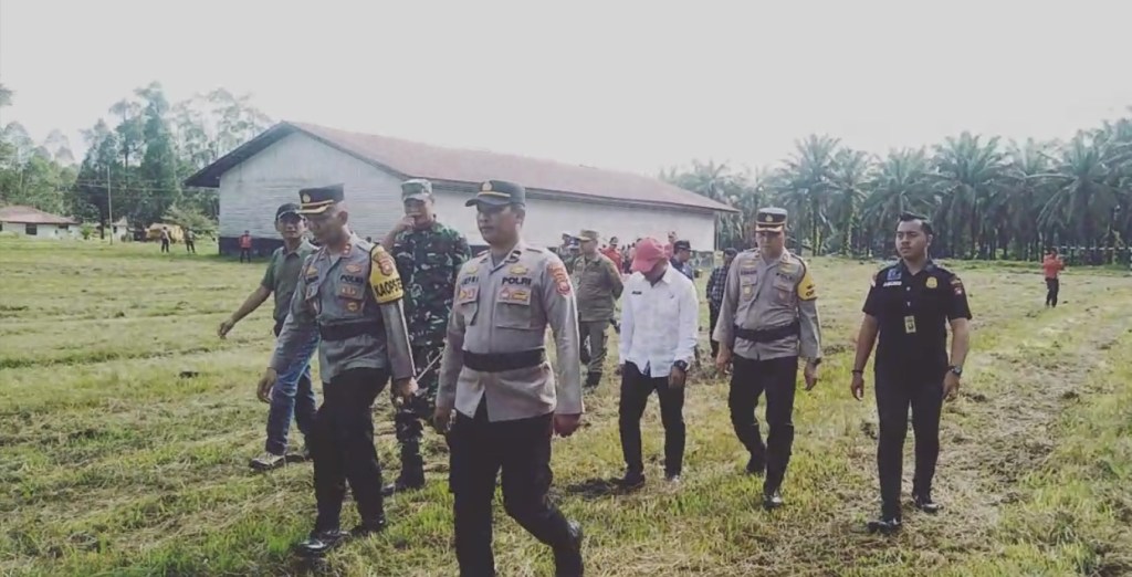 Polres Melawi dan Kodim 1205/Sintang Bersama Stakeholder Lainya Laksanakan Apel Kesiapan Penanggulangan Karhutla 2023 Di PT Sinar Dinamika Kapuas 1/PT. Kalimantan Sanggar Pusaka Agro(SDK .1/KSP&nbsp;Agro)
