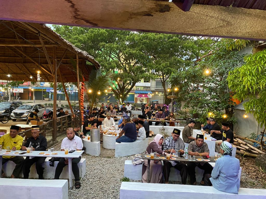 Persatuan Orang Melayu (POM) Melawi melaksanakan Buka Puasa&nbsp;Bersama