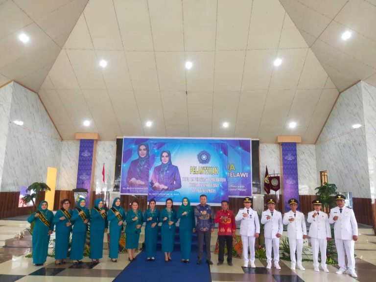 Ketua TP-PKK Melawi Ny. Raisya Sarbina Dadi, Lantik 5 Ketua TP-PKK Kecamatan dan Pelantikan Bunda PAUD Kecamatan dan&nbsp;Desa