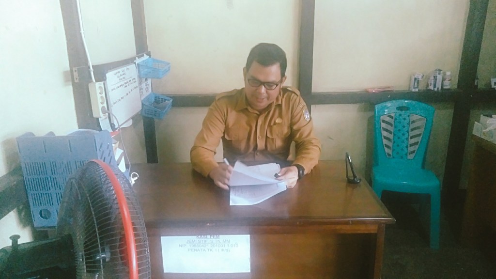 KASI PEM BELIMBING MENUTUTURKAN TENTANG BIMTEK PENINGKATAN KAPASITAS KEPALA DESA&APARATUR DESASERTA BPD SE KABUPATEN MELAWI PROVINSI KALIMANTAN BARAT TAHUN&nbsp;2024