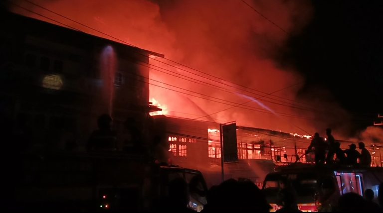 Si Jago merah  melahap belasan pintu ruko Di nanga&nbsp;Pinoh