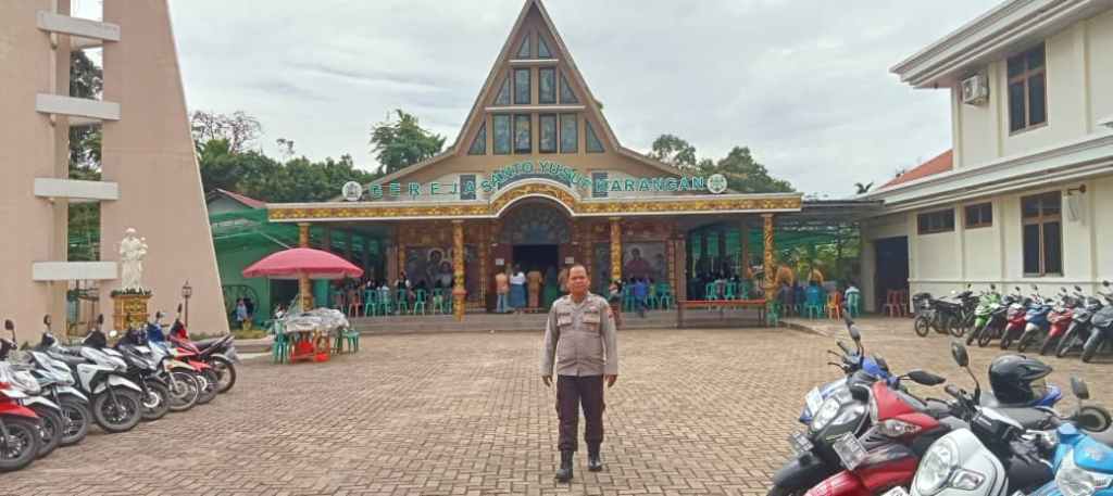 Polsek Mempawah Hulu amankan Ibadah Misa Minggu Pagi di Gereja Santo Yusuf&nbsp;Karangan