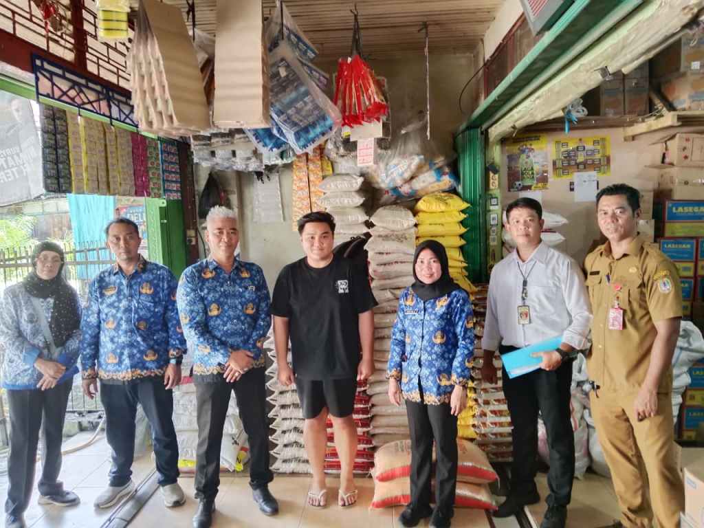 Pastikan Sesuai HET, Satgas Pangan Polres Melawi Lakukan Monitoring Harga&nbsp;Beras
