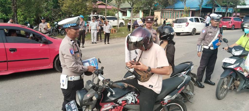 Satgas Ops Zebra Kapuas Polres Melawi Lakukan Sosialisasi dan Penindakan Gabungan di Jalan Juang KM&nbsp;2