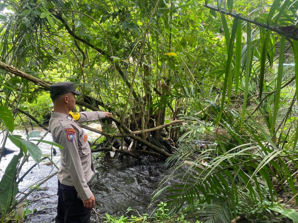 Personel Polsek Belimbing Mitigasi Bukit&nbsp;Matuk