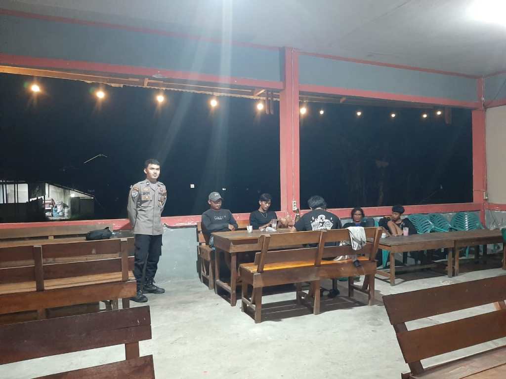 Patroli Malam Polsek Pererat Hubungan dengan Masyarakat, Polisi Menyapa Warga di Patroli&nbsp;Malam