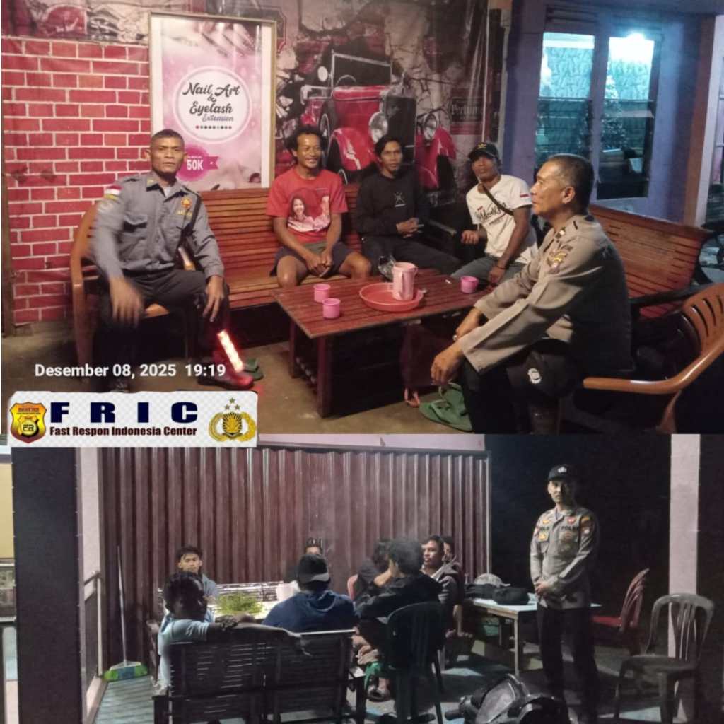 Patroli Malam Polsek Mandor: Dekatkan Diri ke Masyarakat Lewat Himbauan&nbsp;Kamtibmas