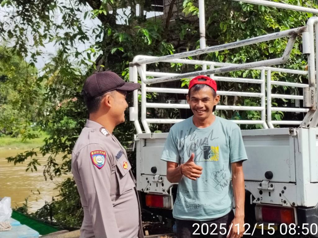 Personel Polsek Kota Baru Sambang&nbsp;Warga