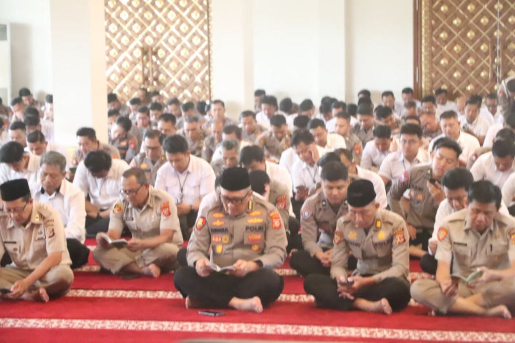 Perkuat Iman dan Integritas, Polda Jabar Rutin Binrohtal Mingguan Hadirkan Ustadz Tata&nbsp;Sukayat