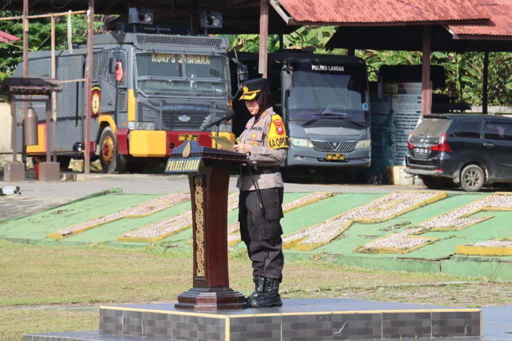 Polres Landak Gelar Upacara Sertijab Sejumlah Pejabat Utama, Kapolres Tekankan Profesionalisme dan&nbsp;Loyalitas