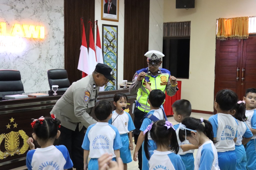 Kapolres Melawi Sambut Hangat Pelajar TK Bunda Nanga&nbsp;Pinoh
